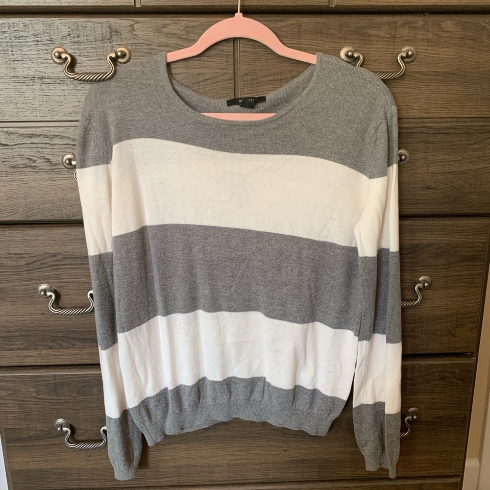 💚5/$25 Forever 21 Striped Sweater